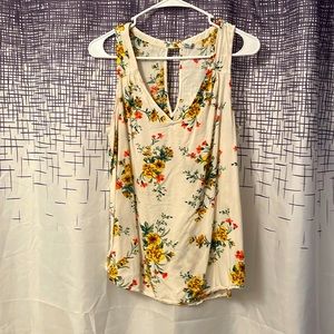Sleeveless top with keyhole in the back. Beige, green, yellow, orange colors.